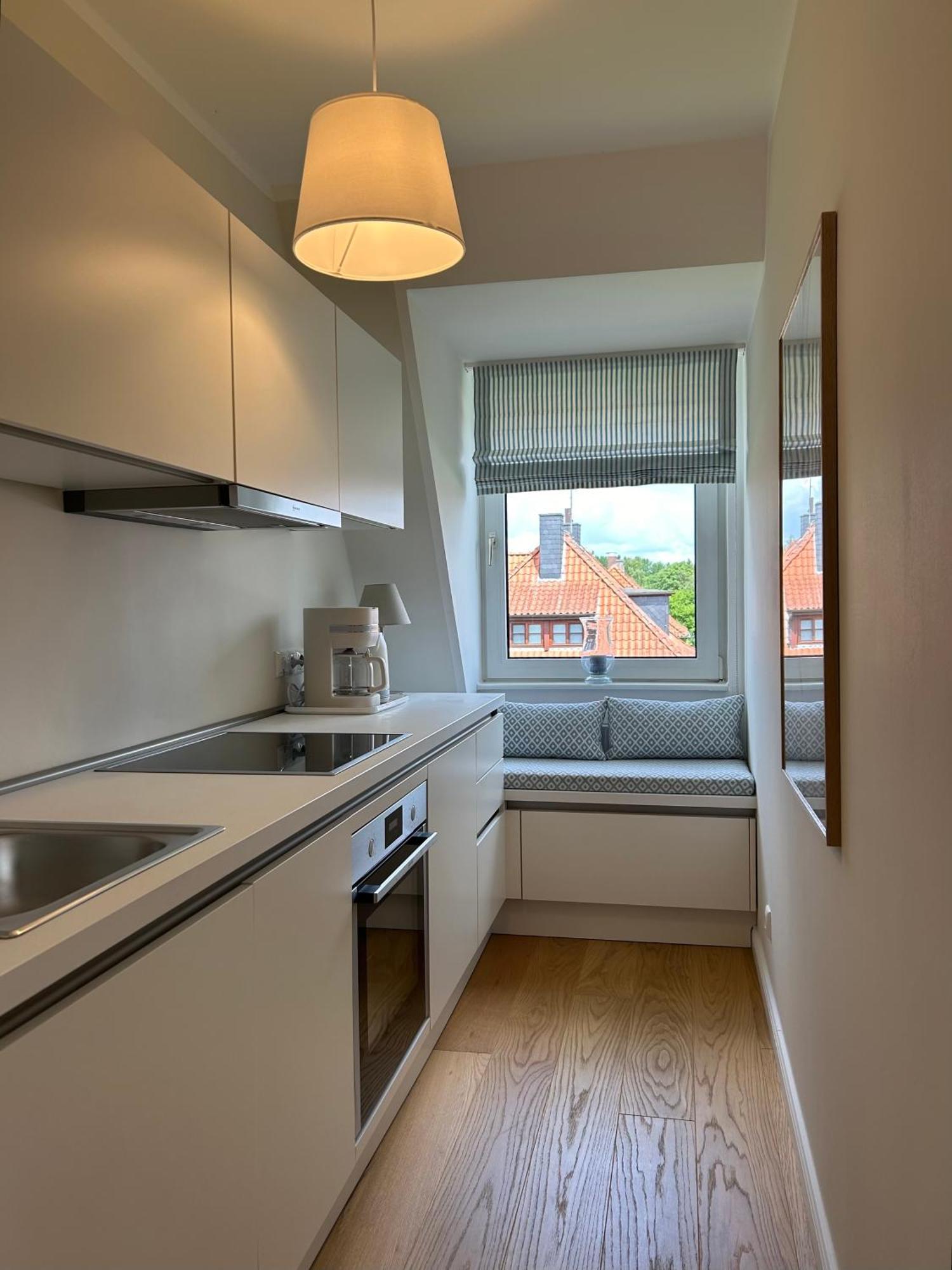 Apartment Lichtdurchflutete Dachgeschosswohnung In Uninaehe *