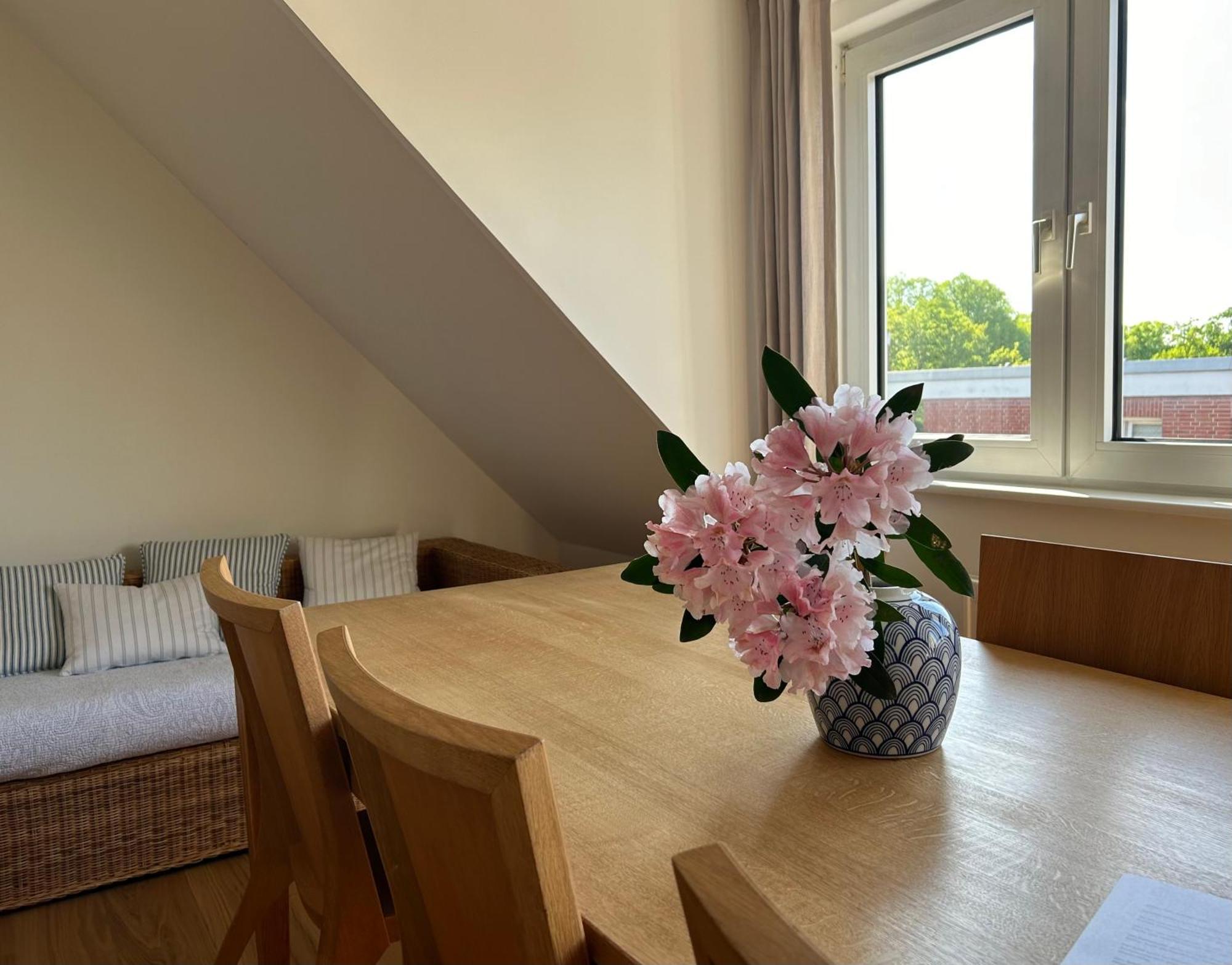 Apartment Lichtdurchflutete Dachgeschosswohnung In Uninaehe